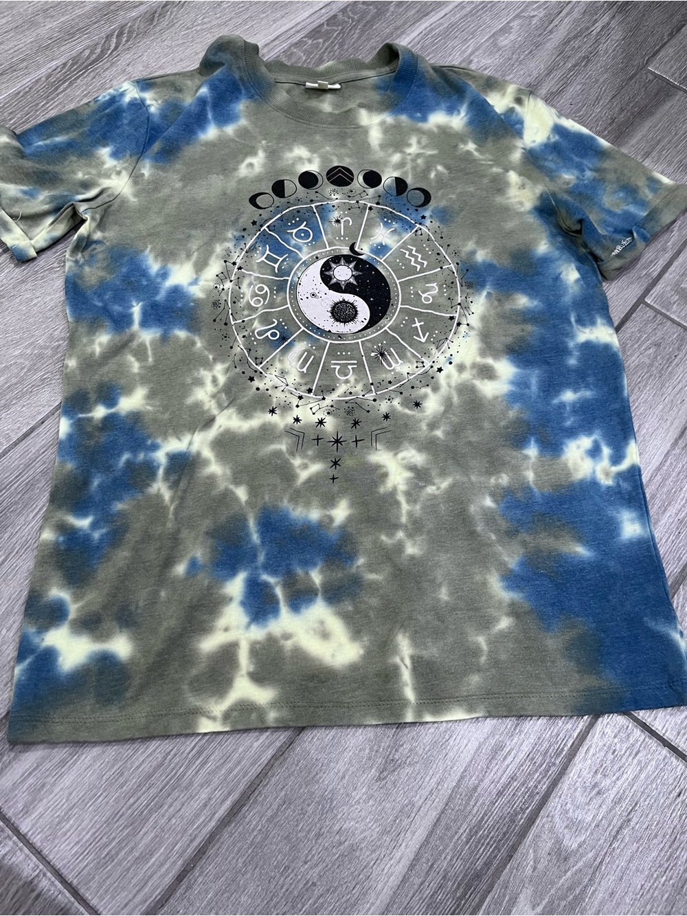 Tie-Dye Zodiac Yin Yang Short Sleeve Tee - Olive & Blue